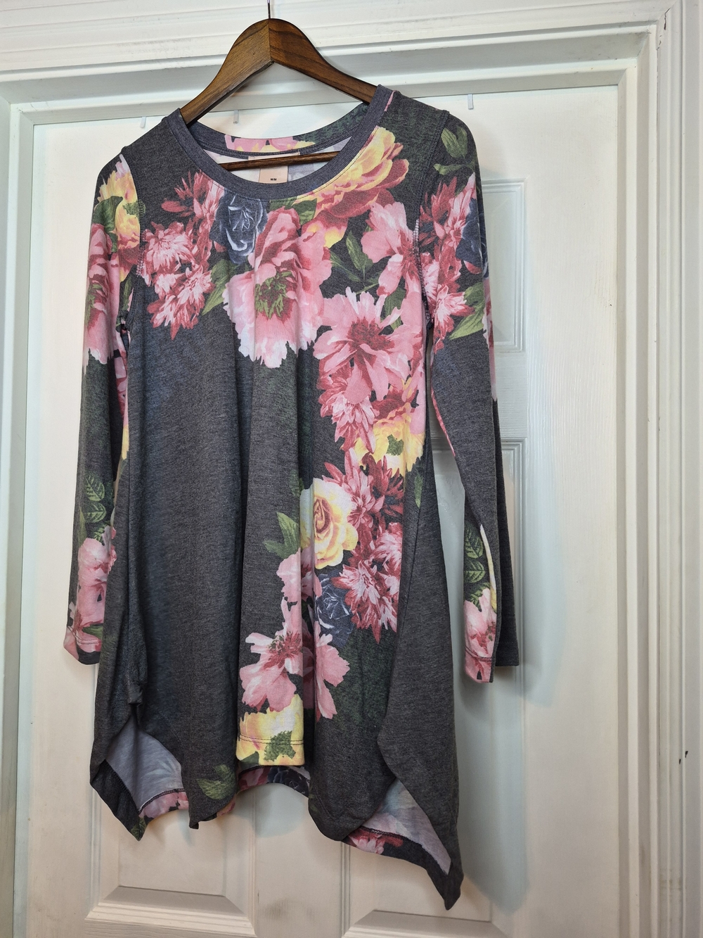 Philosophy Women's Floral Tunic Top - Gray with Pink Floral Print Size Medium